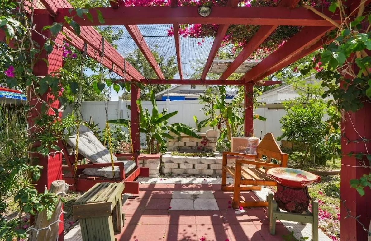 タンパ Garden Breeze Retreatヴィラ